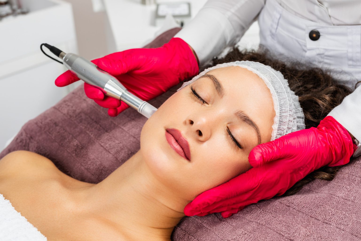 what are the benefits of microneedling treatment 1536x1024 1